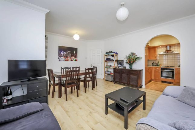 Thumbnail Flat to rent in Clapham Road, Oval, London