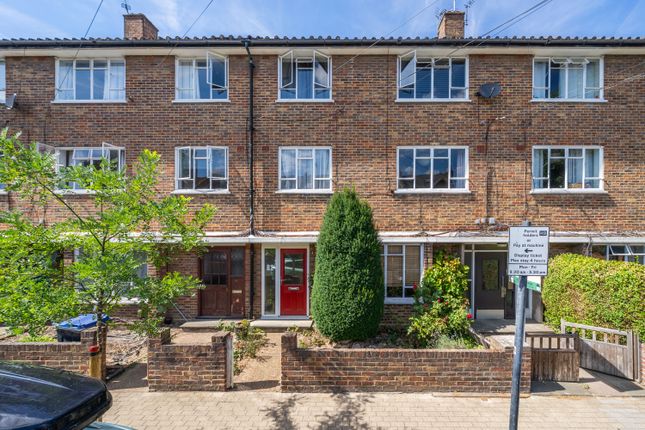 3-bed flat on 82, Boundaries Road, London, £425,000