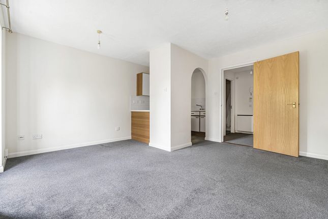 Flat for sale in Jackman Close, Abingdon