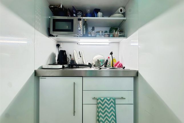 Flat 2, 12, Delorme Street, London photo 3