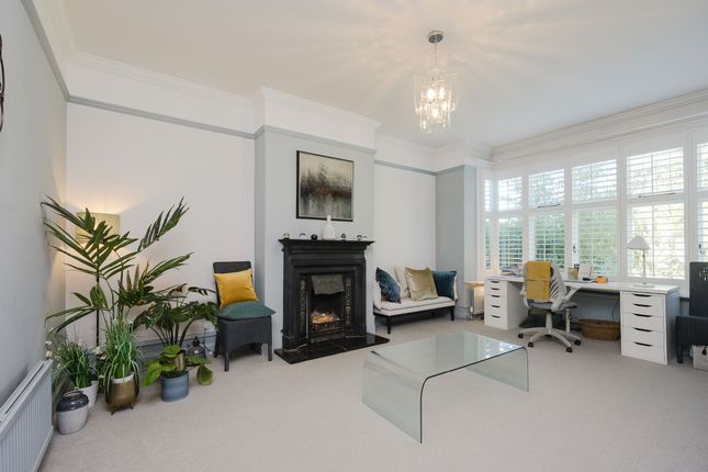 Pear Tree House, Claygate photo 4