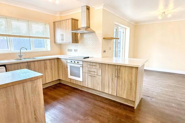 16b John Bends Way, Wisbech photo 2