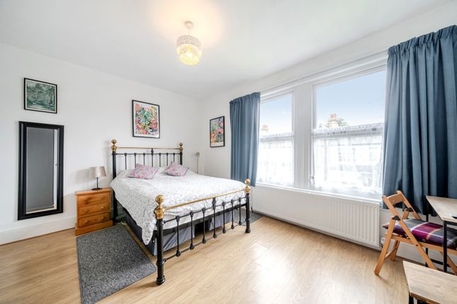 51, Howarth Road, London photo 4