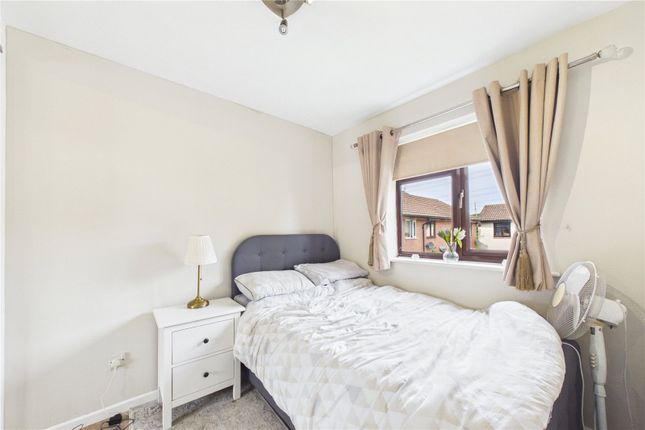 7, Alderfield Close, Reading photo 3