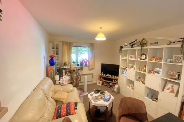 7 Saskia Court, Oliver Street, Rugby photo 2