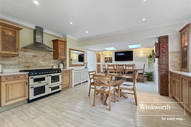 22, Crescent Walk, Ferndown photo 4