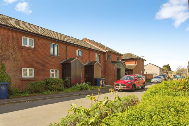 2-bed flat on 10, Budleigh Close, Cambridge, £230,000
