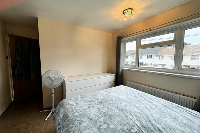 6, Heron Close, Crawley photo 5