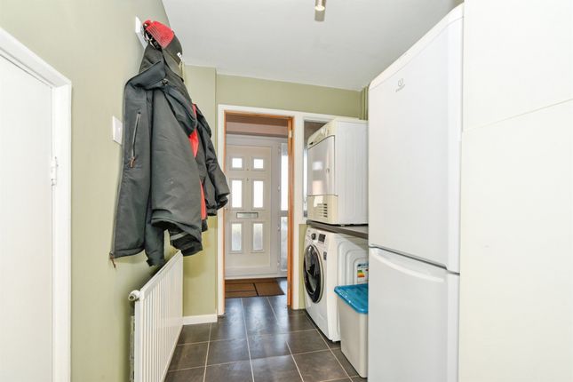 Churchill Close, Calne photo 4