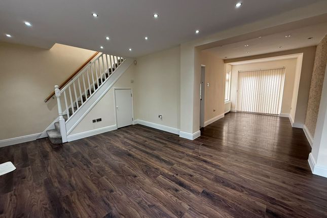 4 Hargreaves Avenue, Waltham Cross photo 3