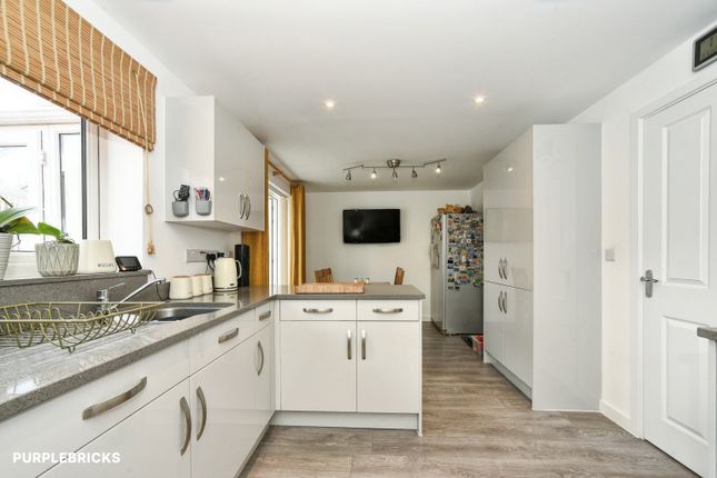 6, Hillier Crescent, Calne photo 4
