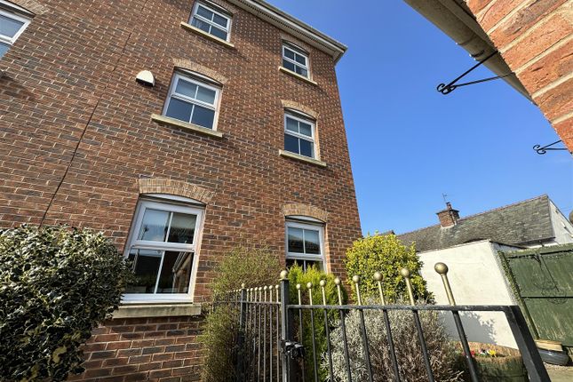 Town house for sale in Bridgewater Close, Frodsham
