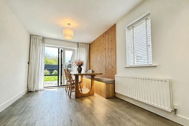 20 Woolner Road, Swindon photo 3