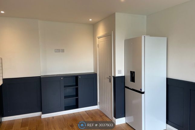 Flat, Woodbridge Road, Guildford photo 3