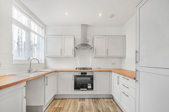 Thumbnail Semi-detached house to rent in Oakhurst Road, Near Prittlewell Station