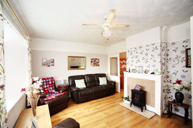 7, Heol Mynydd, Pontypridd photo 3