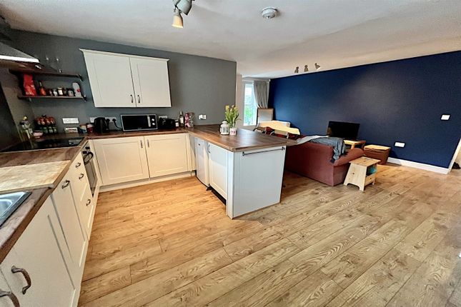 566, Parrs Wood Road, East Didsbury photo 4