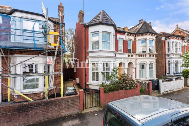 Flat for sale in Lausanne Road, London