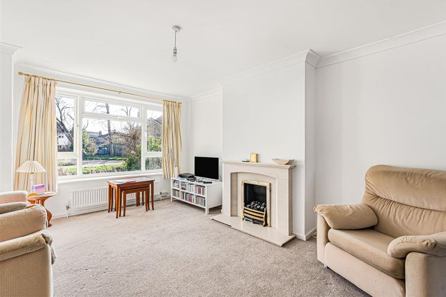 12, Desborough Close, Bengeo photo 3