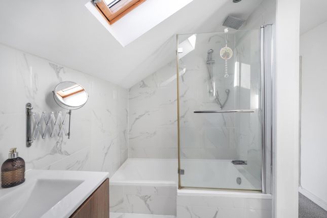 17B, Worbeck Road, London photo 5