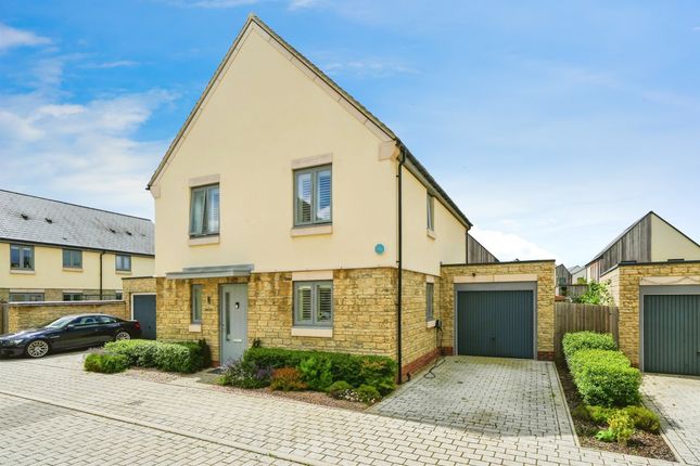 Thumbnail Detached house for sale in Autumn Close, Bicester