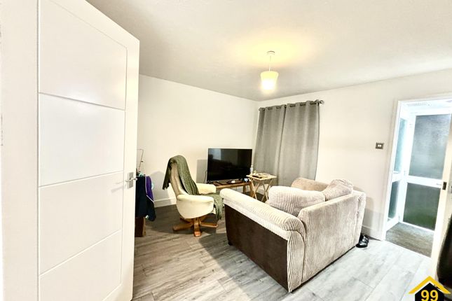 Flat for sale in Abbotswood Way, Hayes, Greater London