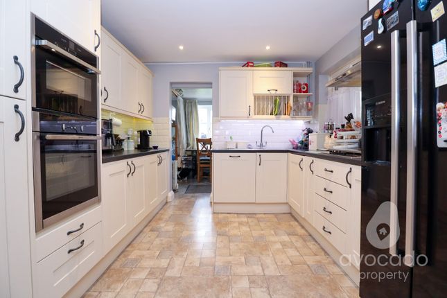 69, Giffard Drive, Farnborough photo 2