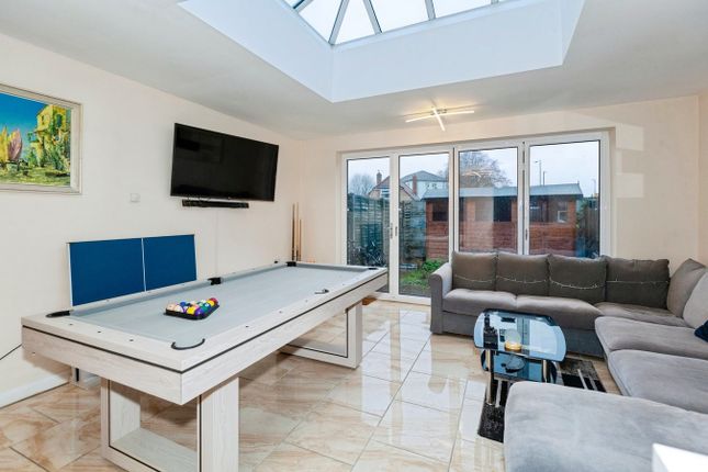 6, Arborfield Close, Slough photo 3