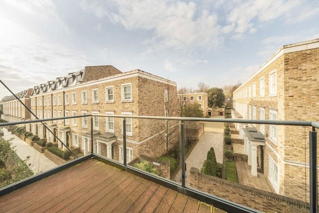 Flat 28, Concord Court, Palladian Gardens, London photo 4