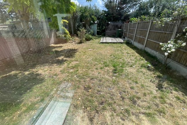 00, Sheringham Avenue, Romford photo 3