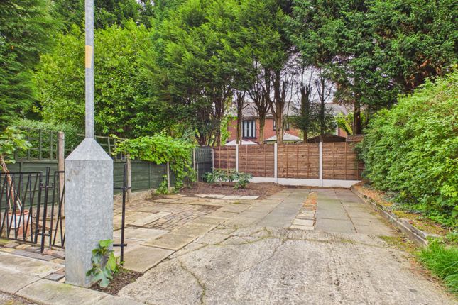 29, Acorn Avenue, Hyde photo 2