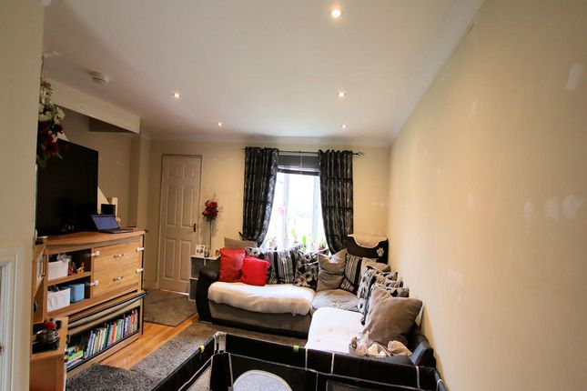 72, Wealden Way, Reading photo 2