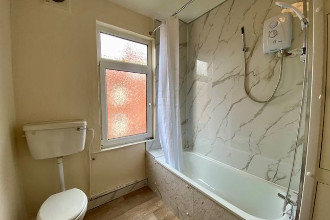 Harold Avenue, 17, Leeds photo 4