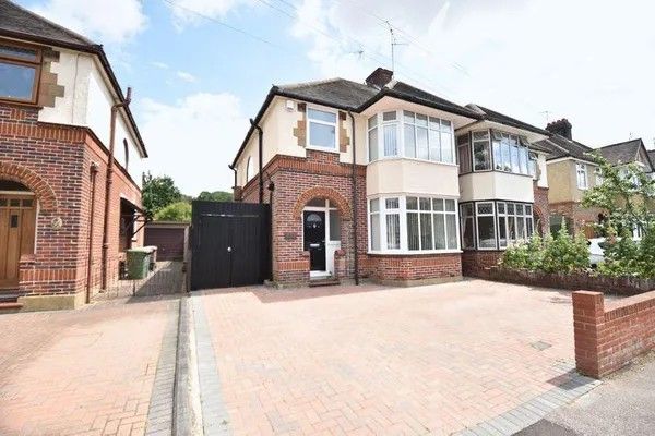 Detached house for sale in Wychwood Avenue, Luton
