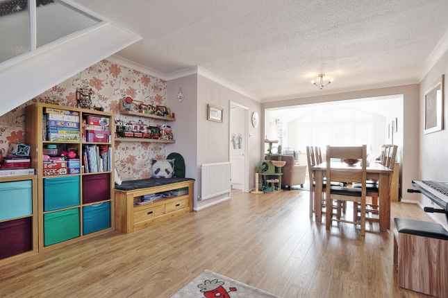 2, Cedar Close, Cedar Close, Royston photo 3