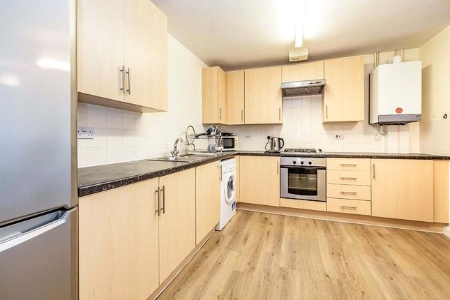 Flat for sale in Queen Marys Avenue, Watford, Hertfordshire