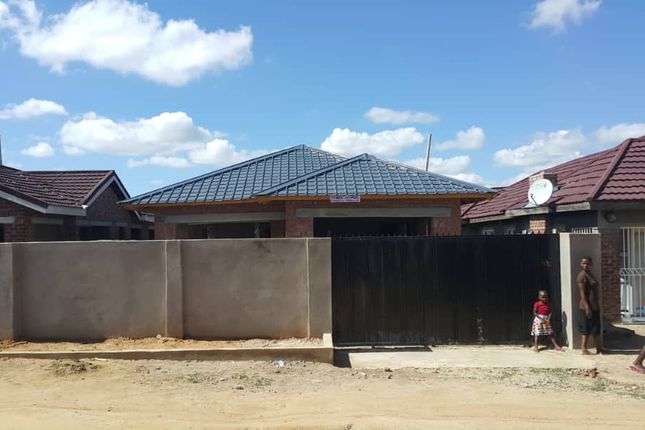 Thumbnail Detached house for sale in Southlea, Harare, Zimbabwe