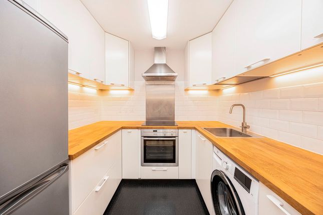 Apartment 124, Burford Wharf Apartments, London photo 4