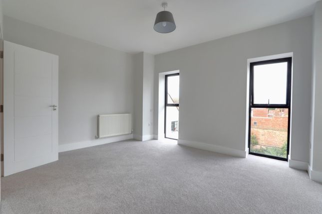 Flat to rent in St. Johns Lane, Gloucester