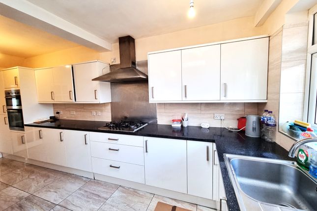 57, Manor Way, Mitcham photo 4