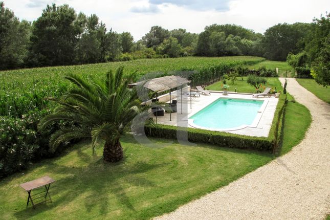 Thumbnail Villa for sale in Le Thor, Provence-Alpes-Cote D'azur, 84800, France