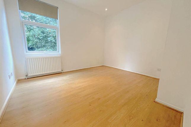 Mount Liell Court East, 8, The Leas, Westcliff-On-Sea photo 2