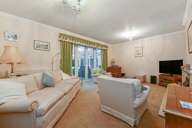 32, Longmeadow Gardens, Birdham photo 4