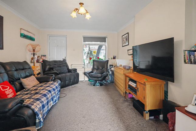 72, Okehampton Crescent, Nottingham photo 3
