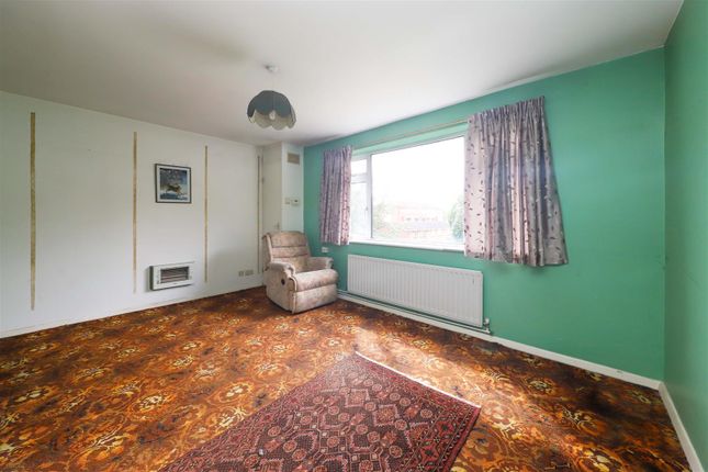 32, The Glebe, West Drayton photo 2