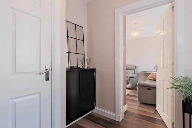 12, Traquair Avenue, Wishaw photo 3