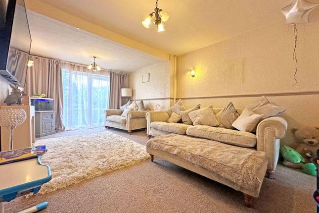 4, Bertram Close, Tipton photo 3