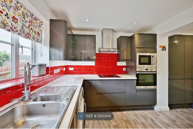Guernsey Way, Kennington Kennington, Kent photo 5