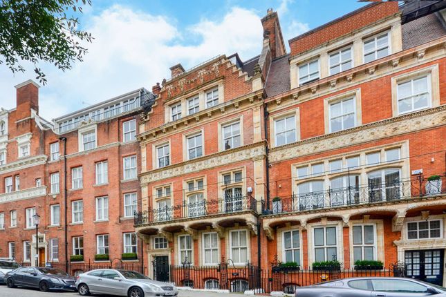 Thumbnail Flat to rent in Kensington Court, Kensington, London