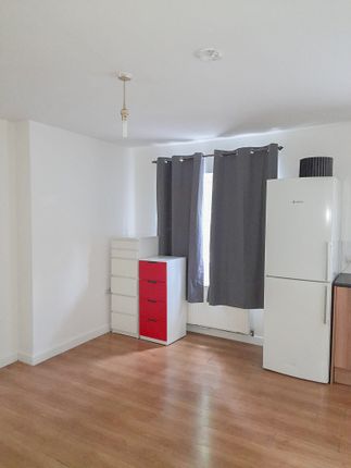 Studio house on Francis Street, Luton, £800/mo
